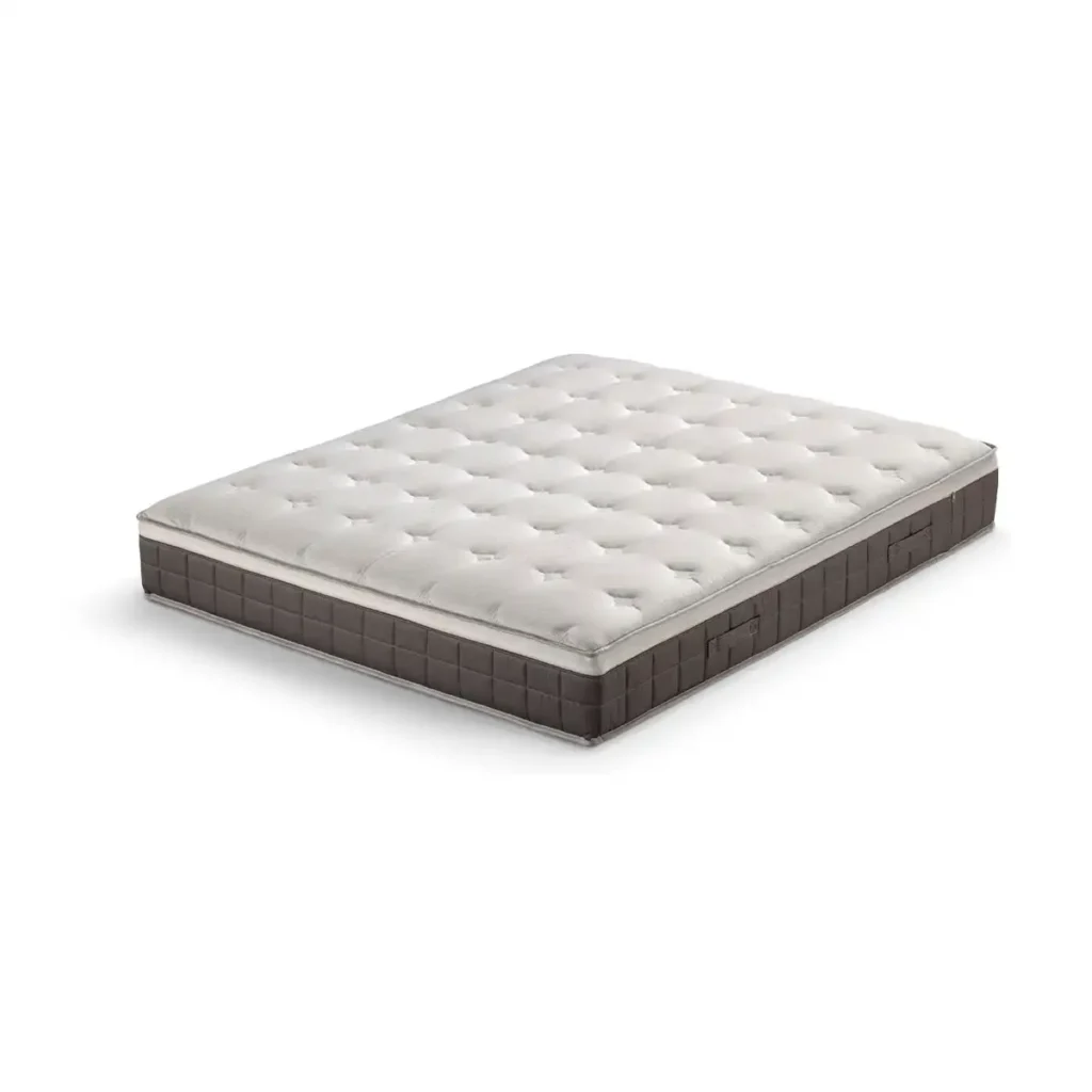 Materasso Pollino artigianale con rivestimento trapuntato, ideale per hotel e strutture ricettive, design ergonomico e materiali traspiranti.